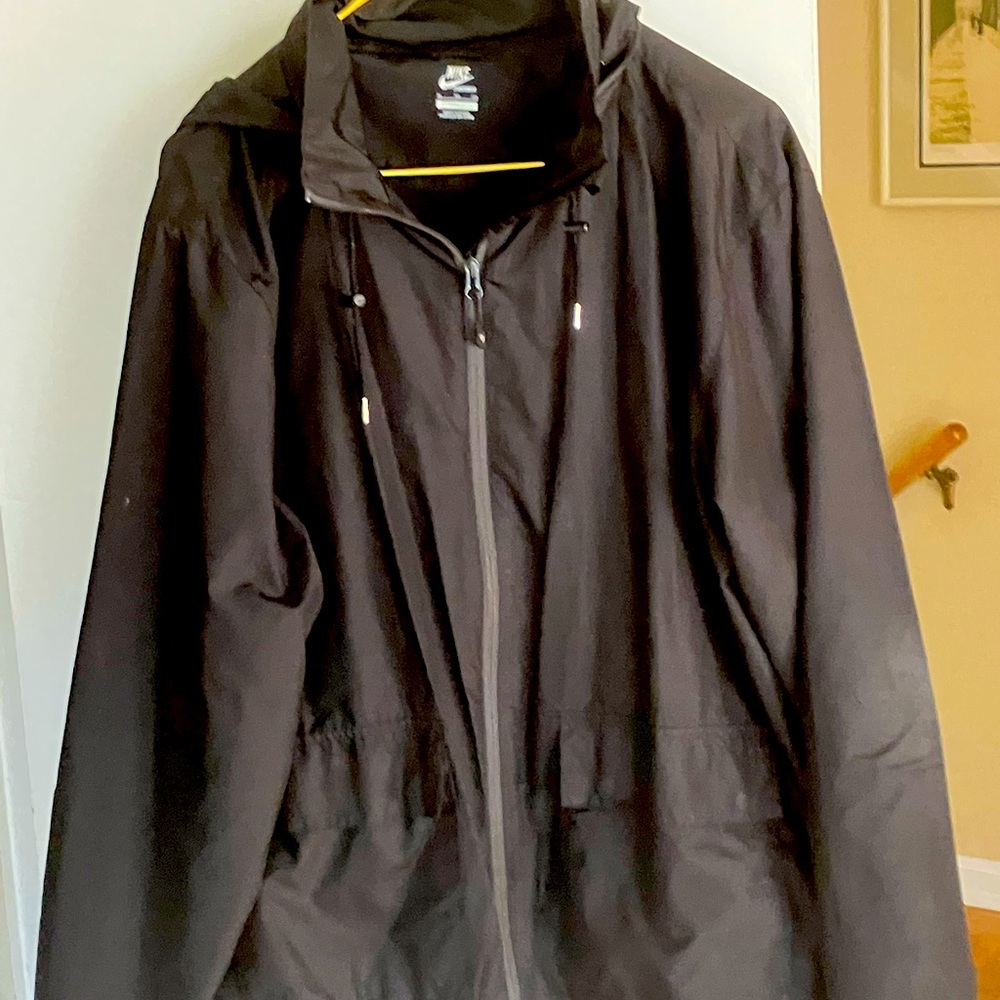 Mesh lined hooded nylon jacket. Great spring jacket !